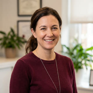 Laura Bennett, responsable des standards de la plateforme chez Vaste Trocélance, photographiée pour une photo de profil