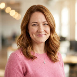 Emily Watson, présentée comme responsable du service client chez Vaste Trocélance, en image de profil